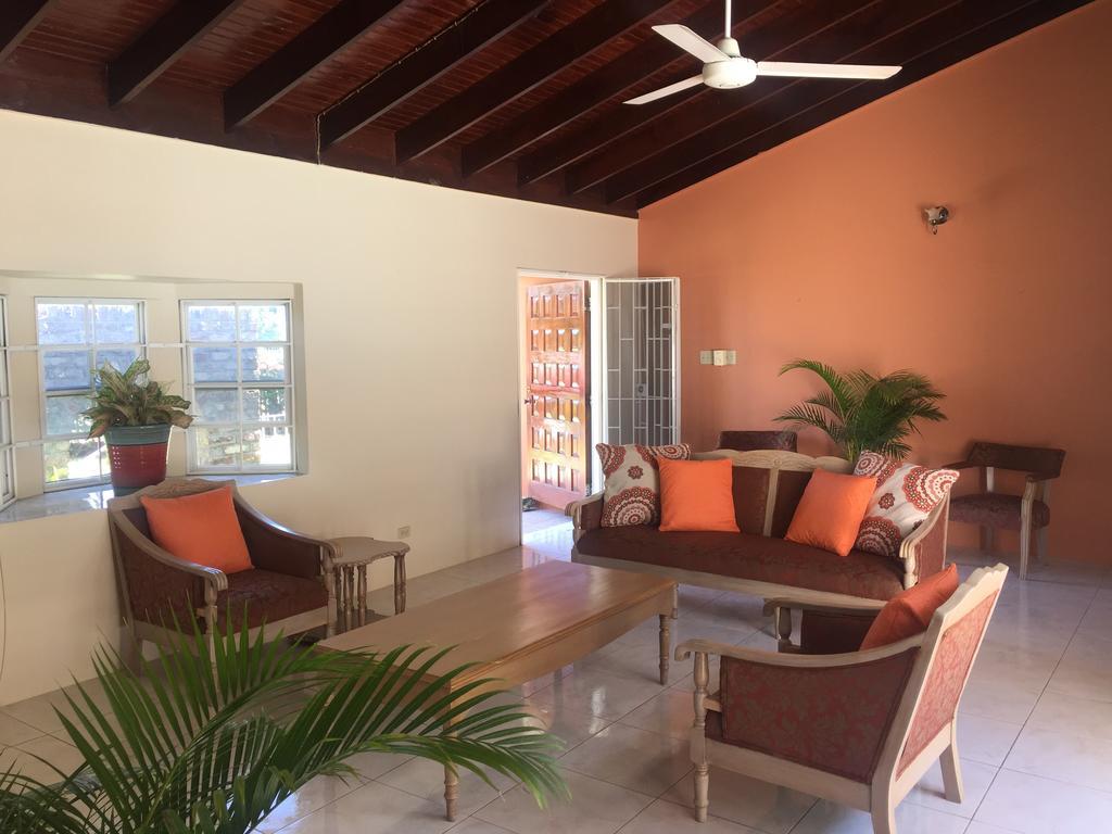 La Casa Feliz Hotel Montego Bay Exterior photo